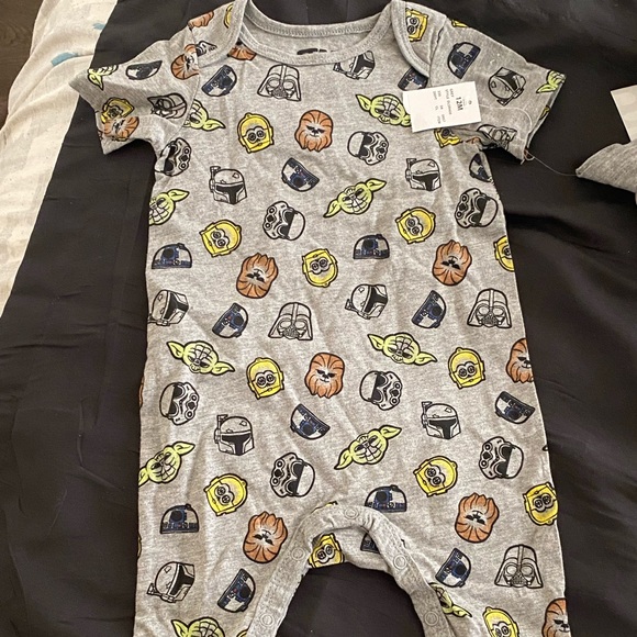 2 NWT STAR WARS 12MONTHS BODYSUIT OUTFITS! USE THE FORCE!! - Picture 2 of 3